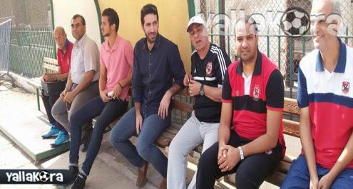 صورة .. أبو تريكة يبدأ أول خطواته في عالم التدريب